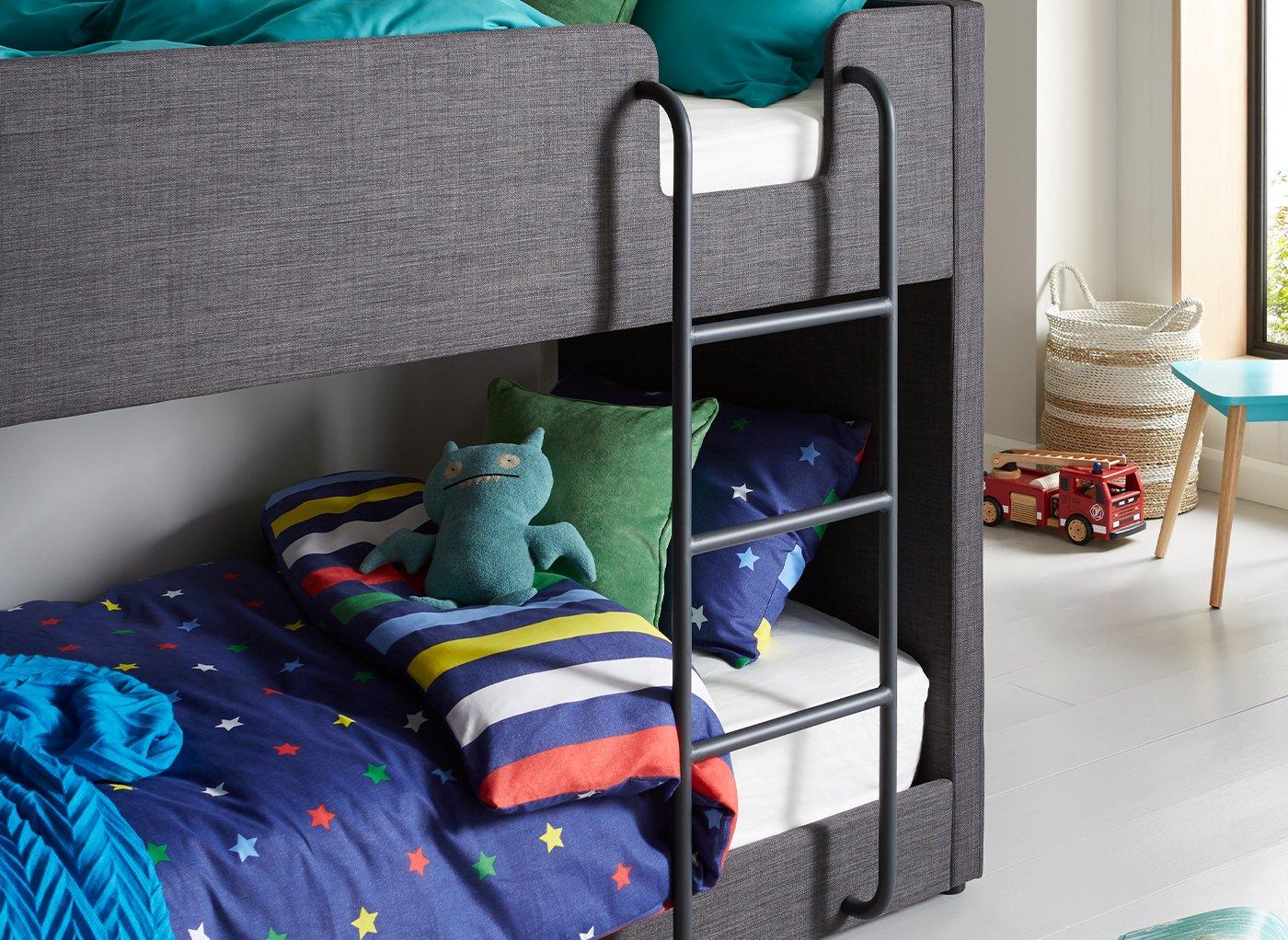 triple bunk bed with trundle