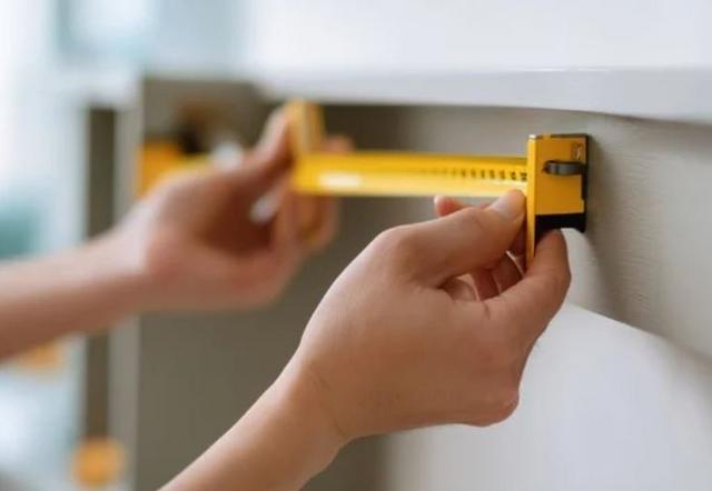 Person measuring a room.